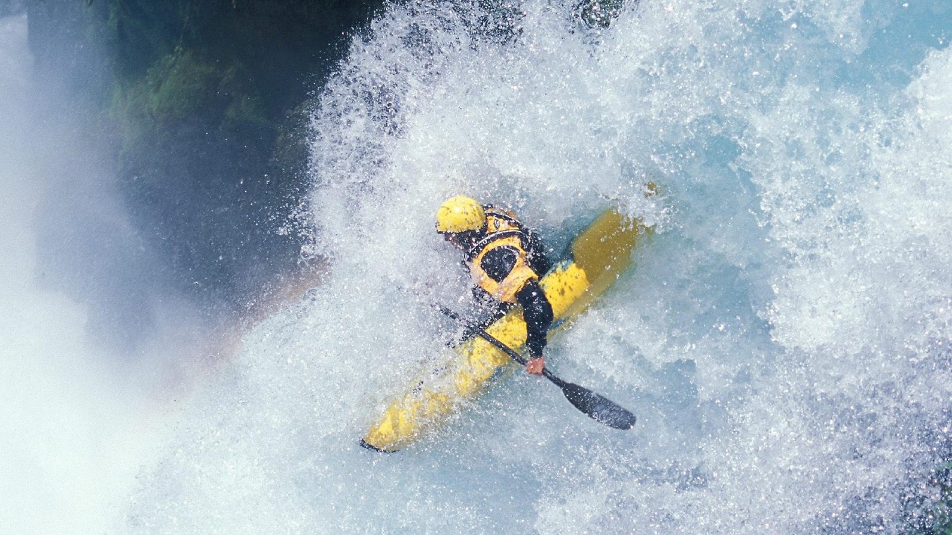 UFC震撼表演：一击震碎木板的极限力量