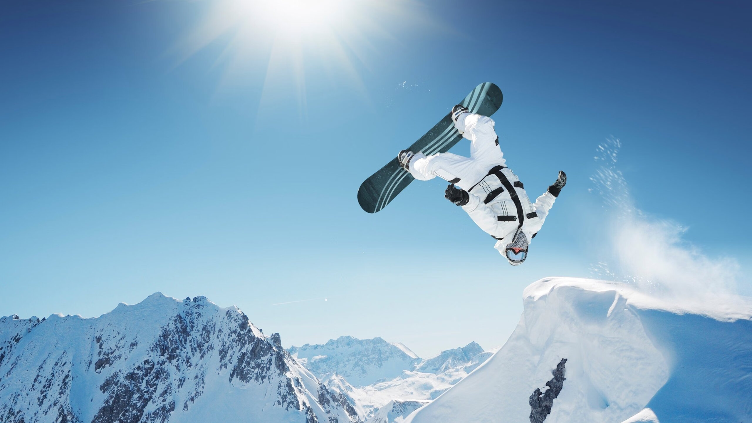 体操小组练习同步动作如镜像，教练直夸天才