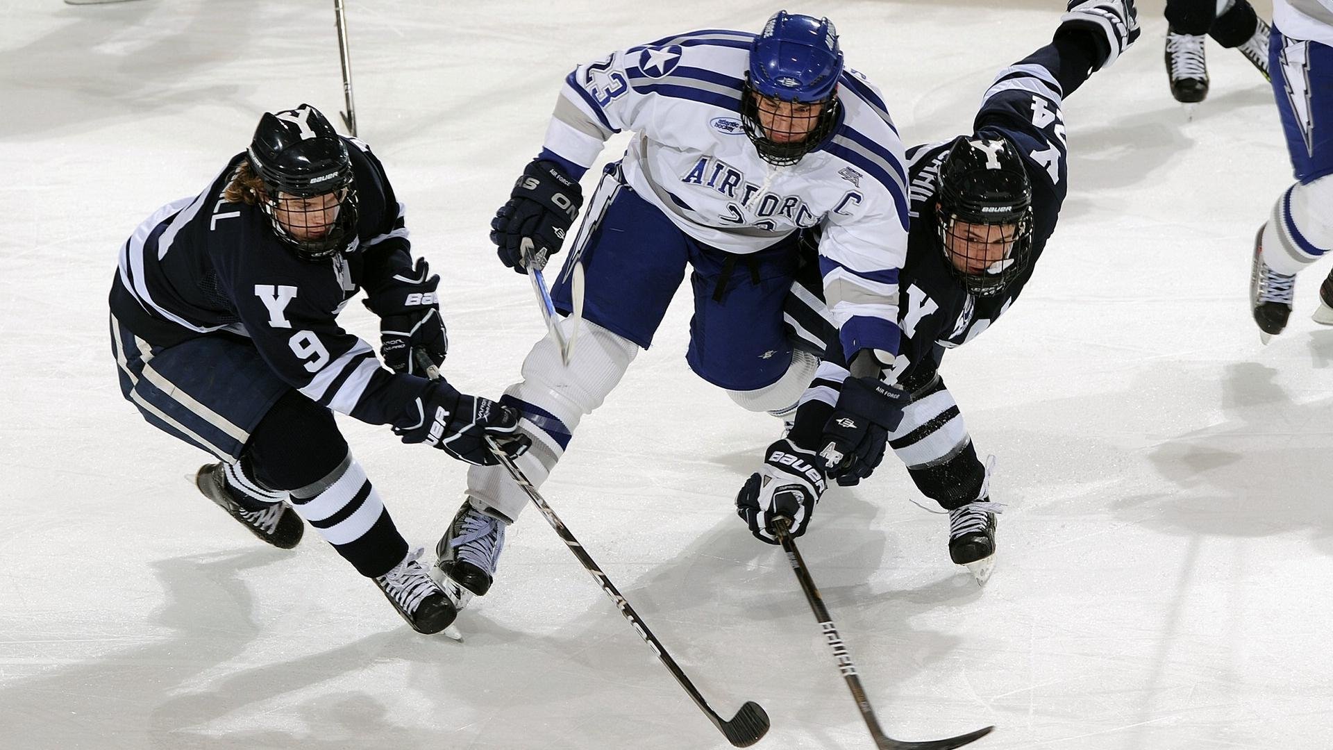俱乐部举行内部观摩赛，教练组检验试验性战术